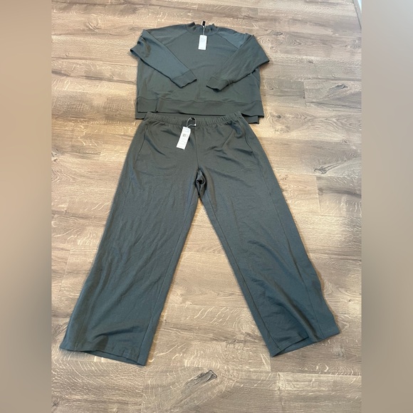 NWT Cozy Brushed Terry Hug Straight Pant & Mock Neck Top Lounge Set . Size L - Picture 5 of 15